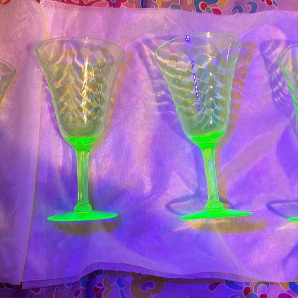 Green Uranium Vaseline  Wine Cup set of 4 - Picture 1 of 6